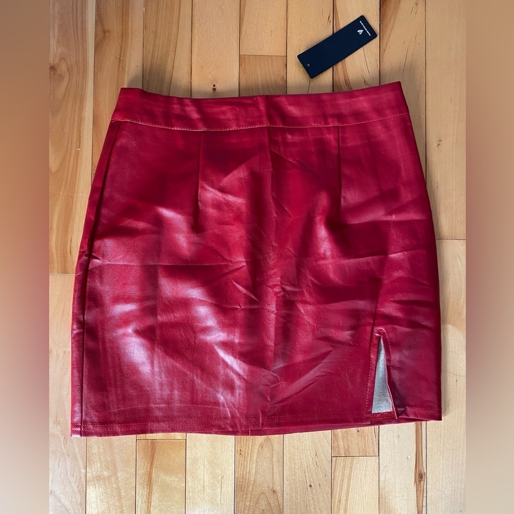 Lulu’s red  vegan leather mini skirt SIZE XS NWT